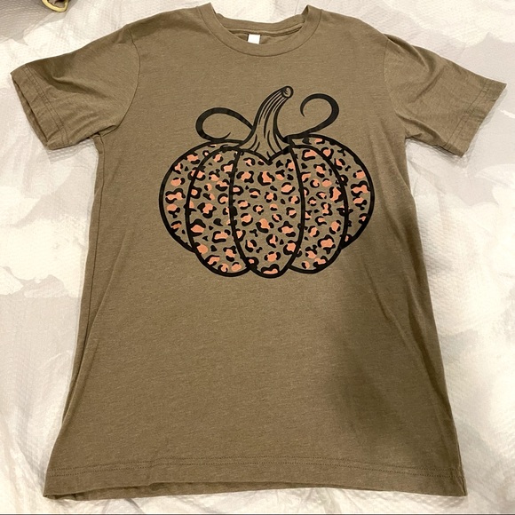 Bundle of 3 Fall/Halloween Tees - Picture 3 of 11
